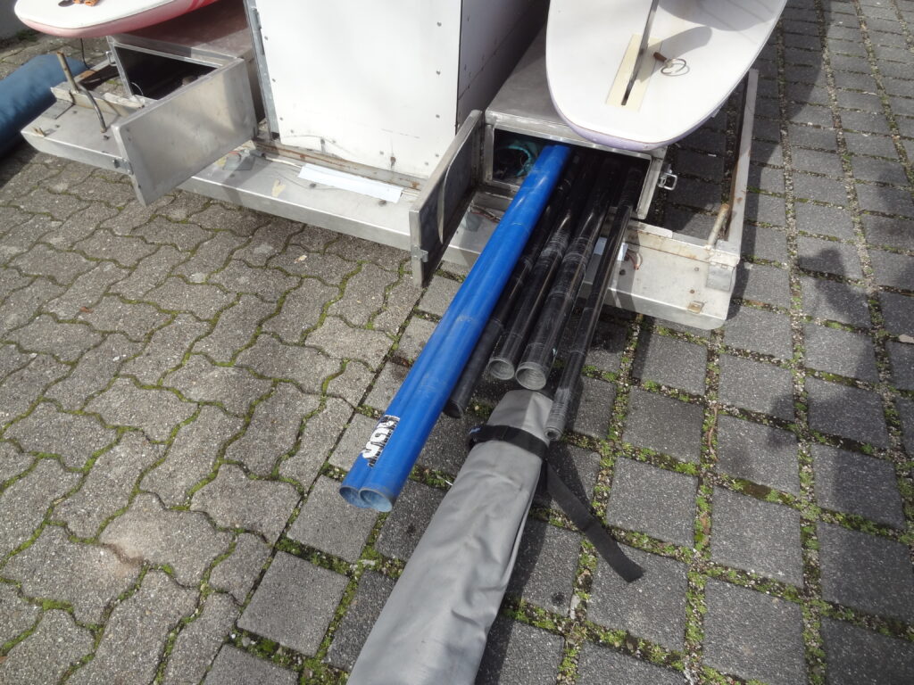 Surfanhänger und SUP-Anhänger in der Detailansicht zum Vermieten